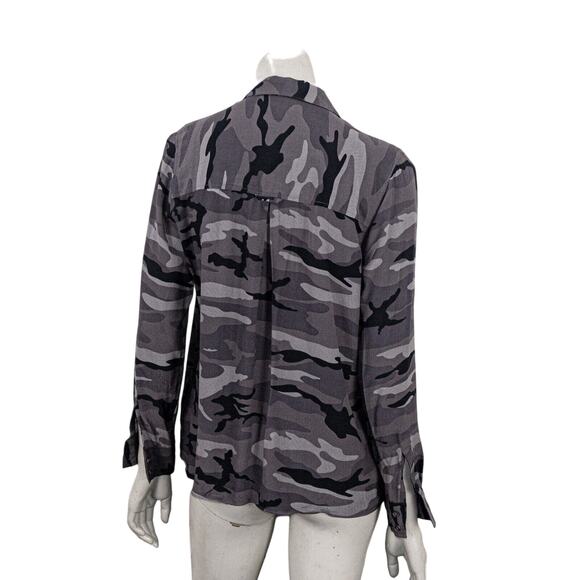 Rails Women's Button up RHETT Shirt in Charcoal Camo Print Size Small - Picture 4 of 8